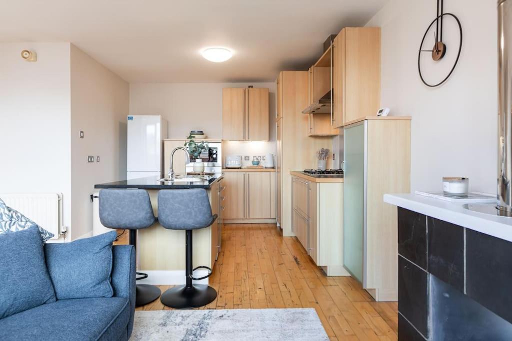 Modern Penthouse Apartment 2 Bed, 2 Bath Sleeps 6 City Centre Belfast Buitenkant foto