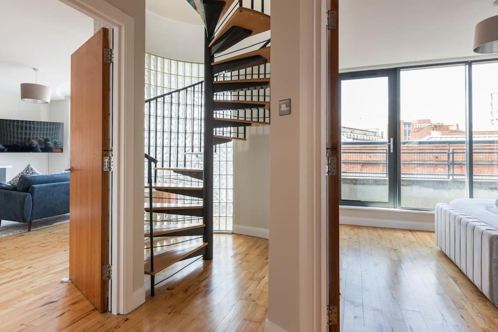 Modern Penthouse Apartment 2 Bed, 2 Bath Sleeps 6 City Centre Belfast Buitenkant foto