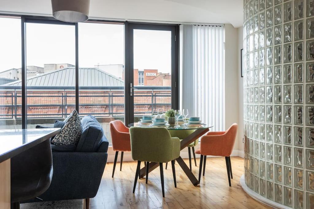 Modern Penthouse Apartment 2 Bed, 2 Bath Sleeps 6 City Centre Belfast Buitenkant foto