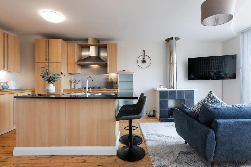 Modern Penthouse Apartment 2 Bed, 2 Bath Sleeps 6 City Centre Belfast Buitenkant foto